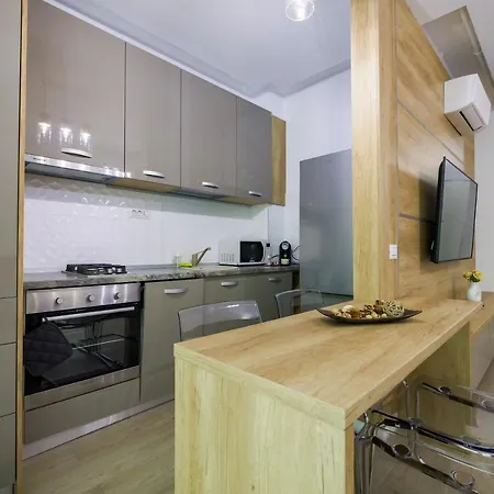 Red Luxury On 마마이아