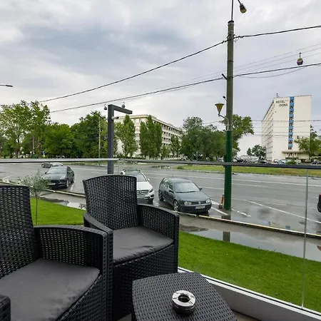 Red Luxury On Apartment Mamaia