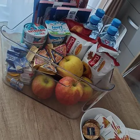 Red Luxury On Mamaia